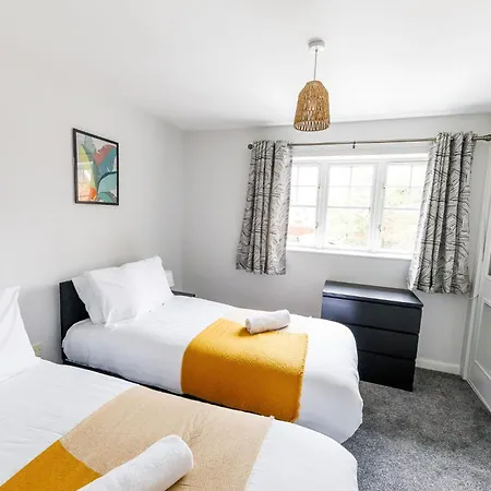 Hylton House - Spacious Home, Private Parking, Nxt To Nissan, A19, Crownworks & Stadium Of Light, Garden Sunderland  Exterior photo