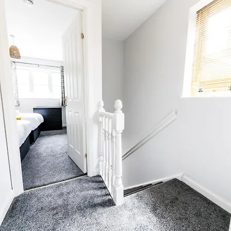 Hylton House - Spacious Home, Private Parking, Nxt To Nissan, A19, Crownworks & Stadium Of Light, Garden Sunderland  Exterior photo