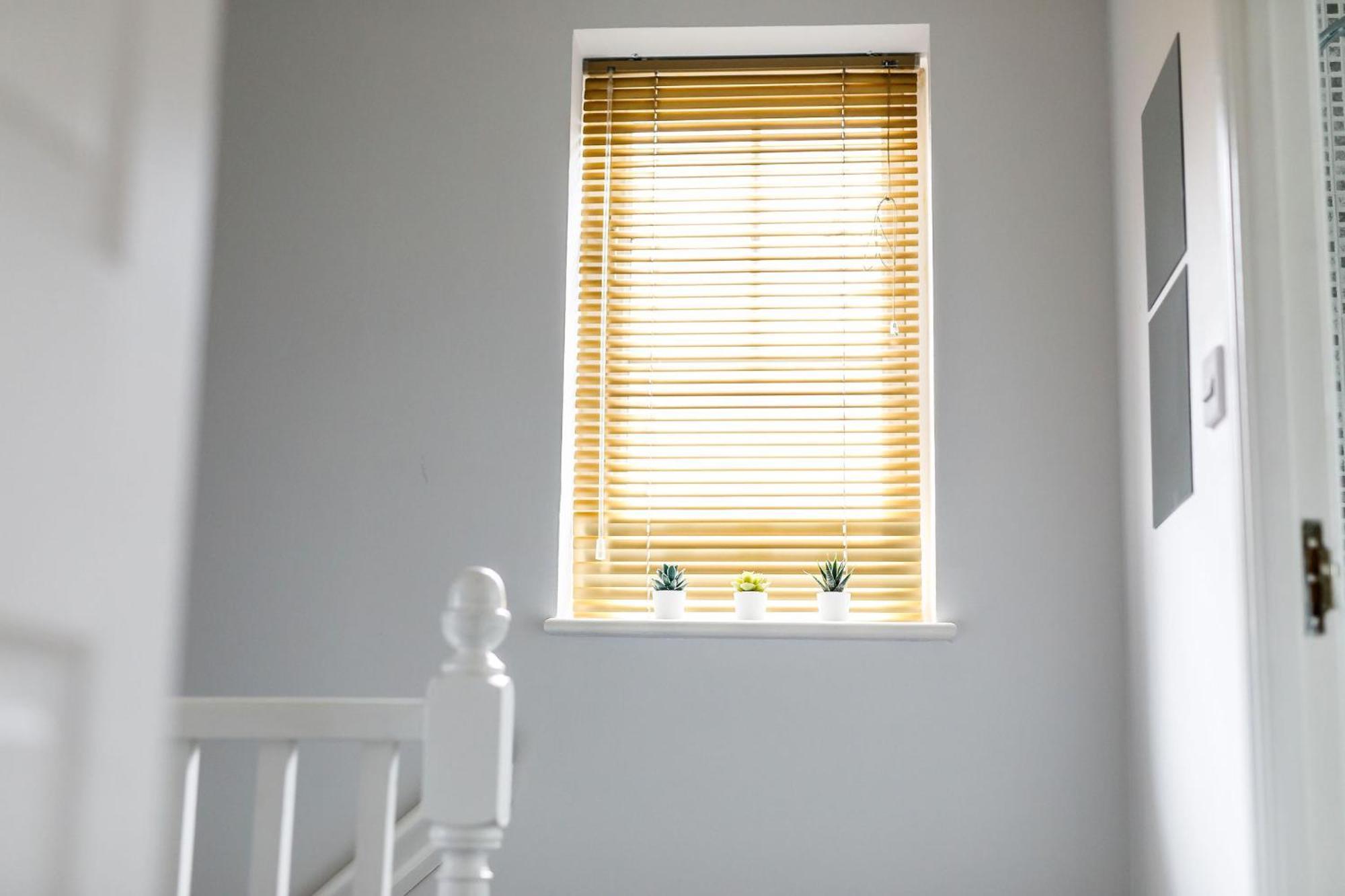 Hylton House - Spacious Home, Private Parking, Nxt To Nissan, A19, Crownworks & Stadium Of Light, Garden * Sunderland (Tyne and Wear)