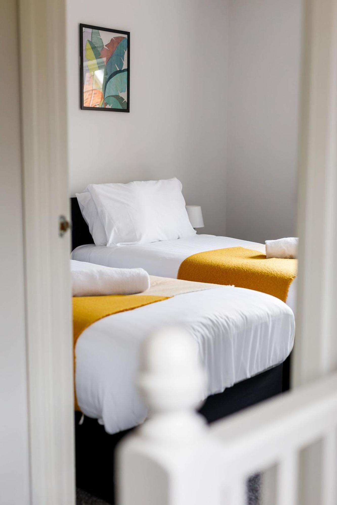 Hylton House - Spacious Home, Private Parking, Nxt To Nissan, A19, Crownworks & Stadium Of Light, Garden Apartment