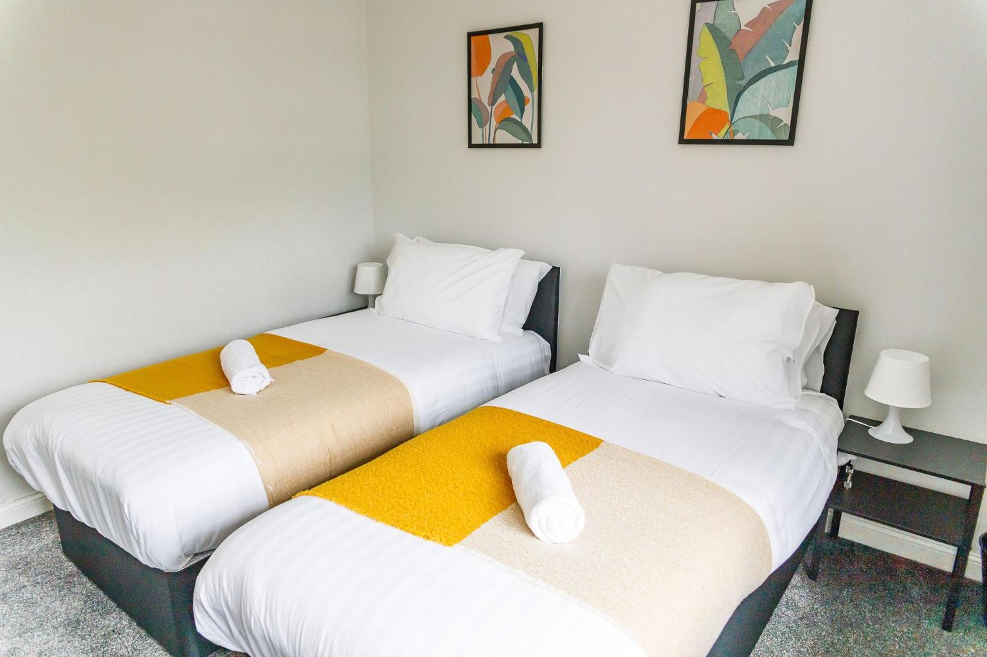 Hylton House - Spacious Home, Private Parking, Nxt To Nissan, A19, Crownworks & Stadium Of Light, Garden Apartment *