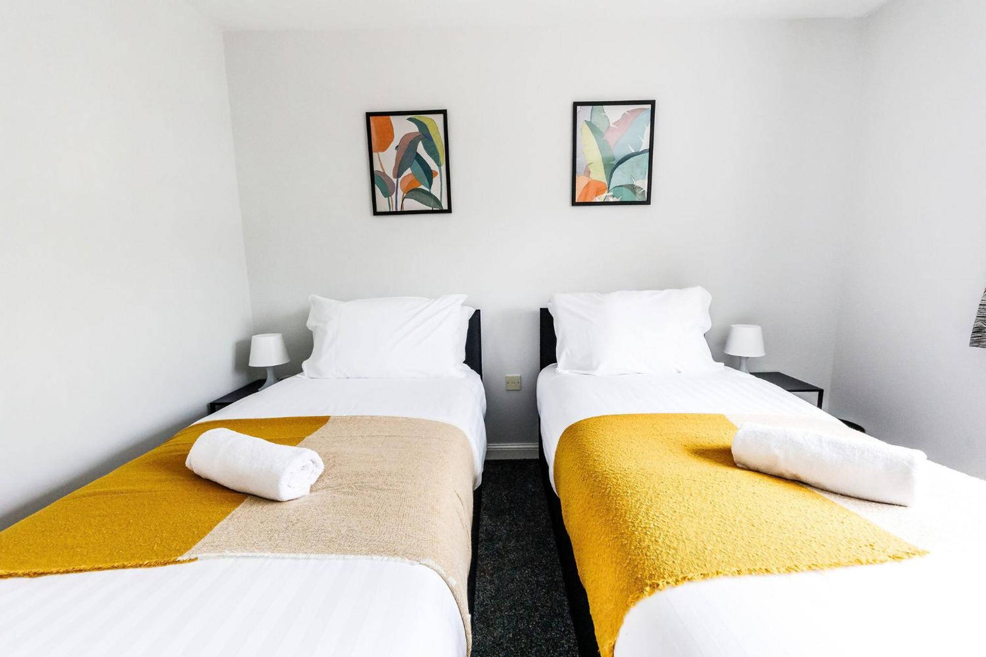 Hylton House - Spacious Home, Private Parking, Nxt To Nissan, A19, Crownworks & Stadium Of Light, Garden *