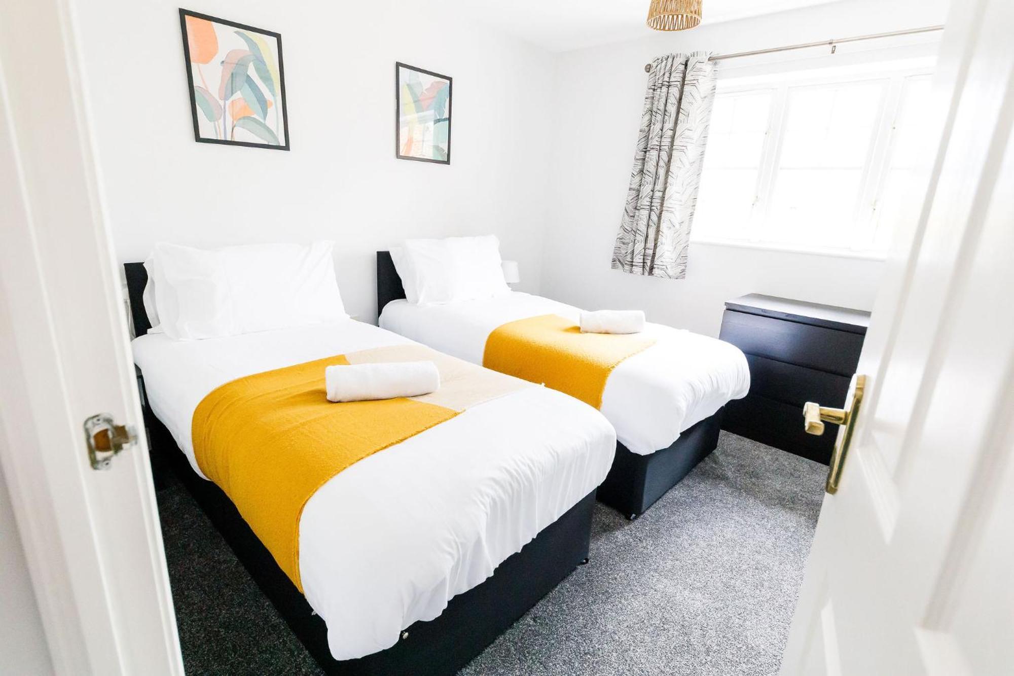 Hylton House - Spacious Home, Private Parking, Nxt To Nissan, A19, Crownworks & Stadium Of Light, Garden
