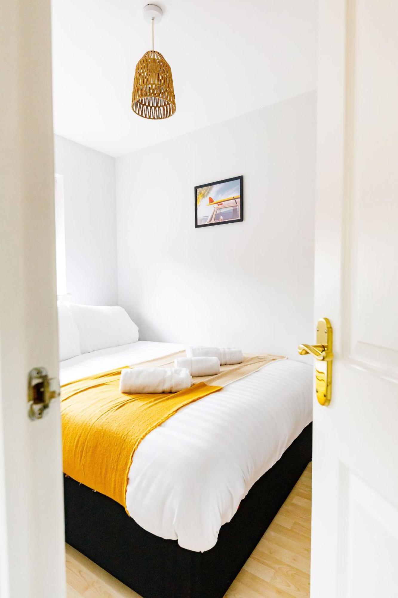 Hylton House - Spacious Home, Private Parking, Nxt To Nissan, A19, Crownworks & Stadium Of Light, Garden Apartment Sunderland (Tyne and Wear)