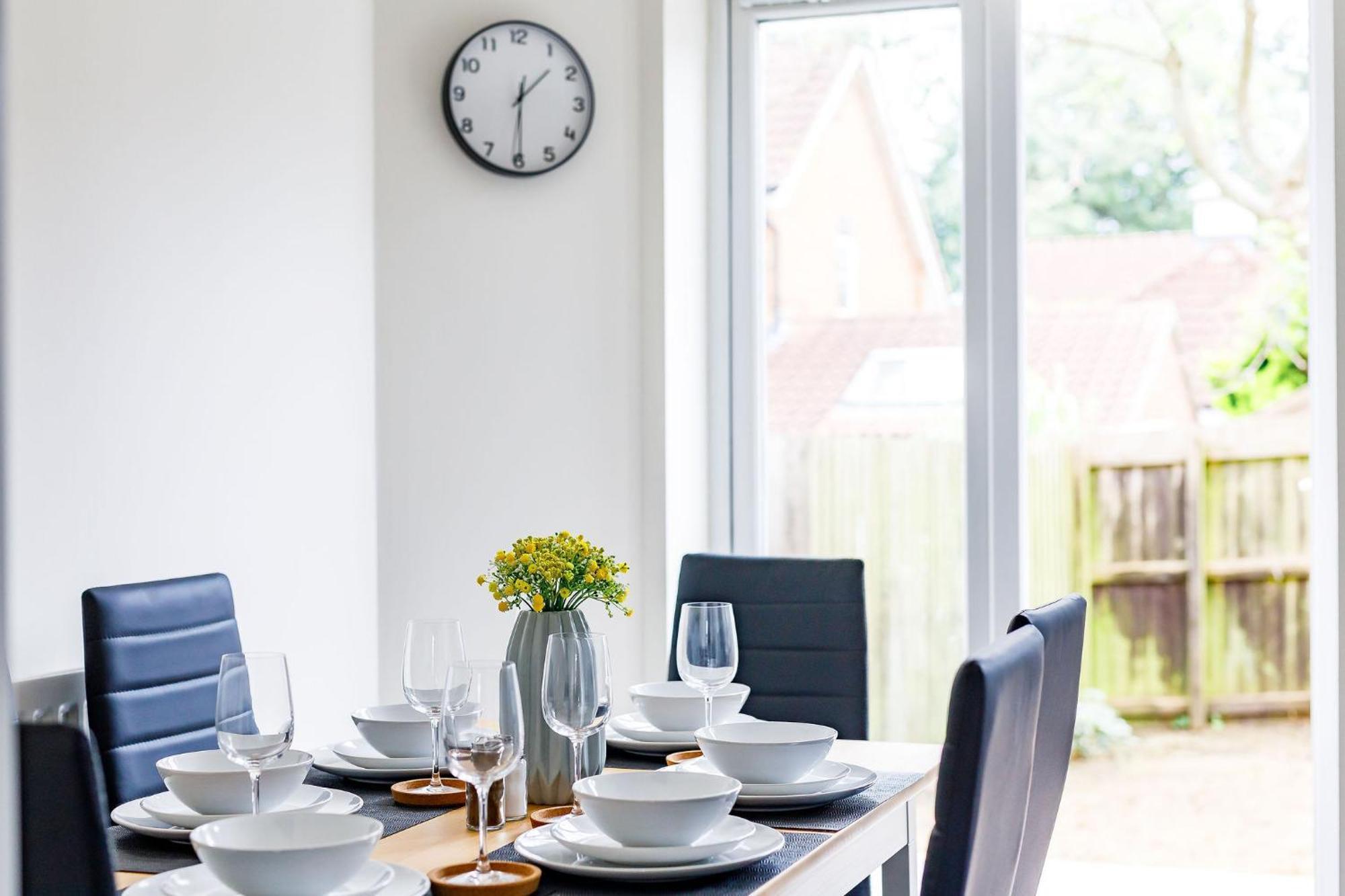 Apartment Hylton House - Spacious Home, Private Parking, Nxt To Nissan, A19, Crownworks & Stadium Of Light, Garden *