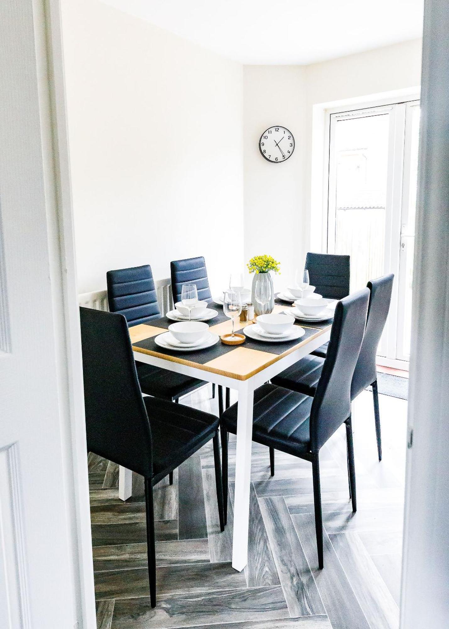 Hylton House - Spacious Home, Private Parking, Nxt To Nissan, A19, Crownworks & Stadium Of Light, Garden Apartment Sunderland (Tyne and Wear)