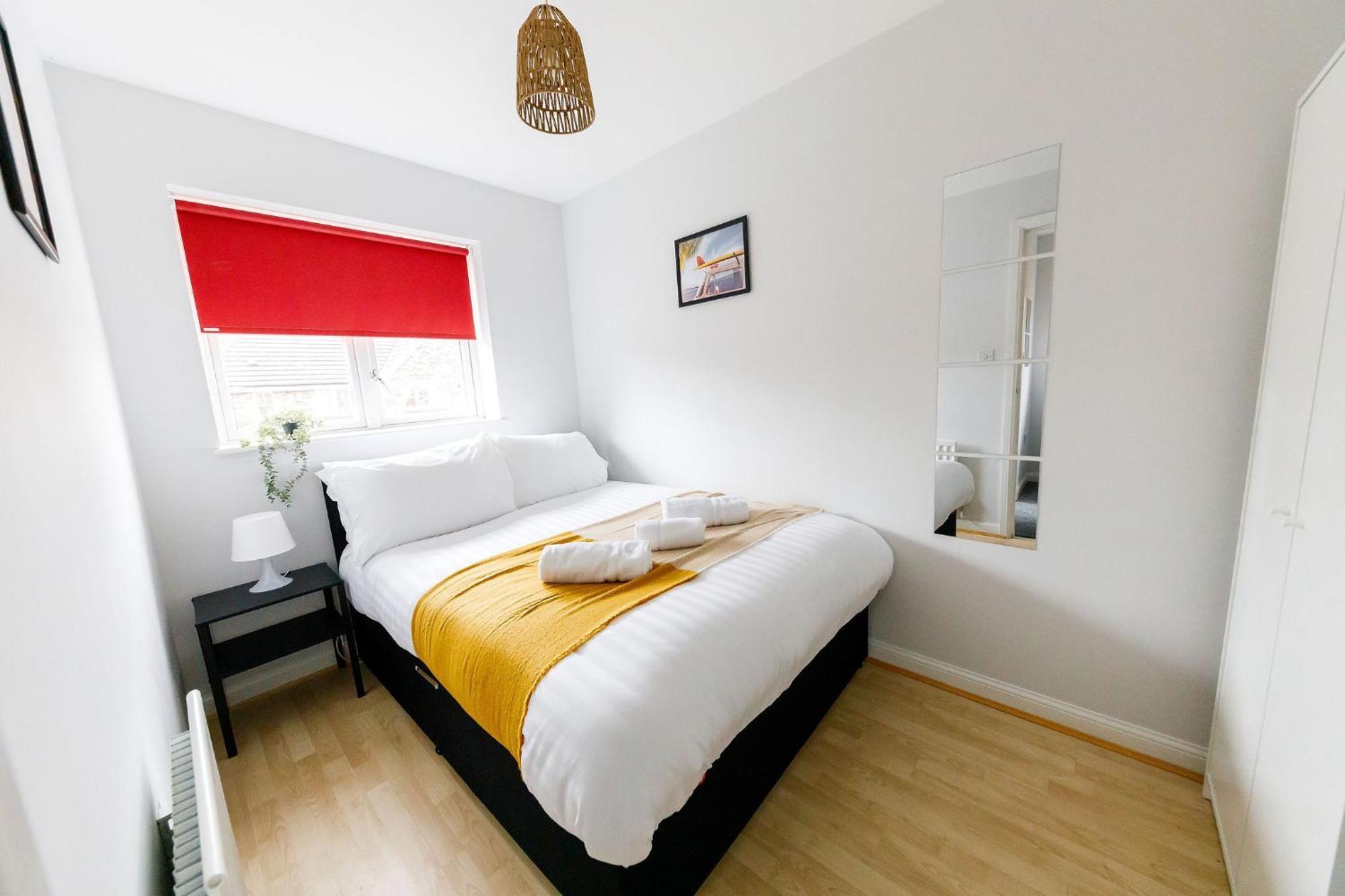 Hylton House - Spacious Home, Private Parking, Nxt To Nissan, A19, Crownworks & Stadium Of Light, Garden * Sunderland (Tyne and Wear)