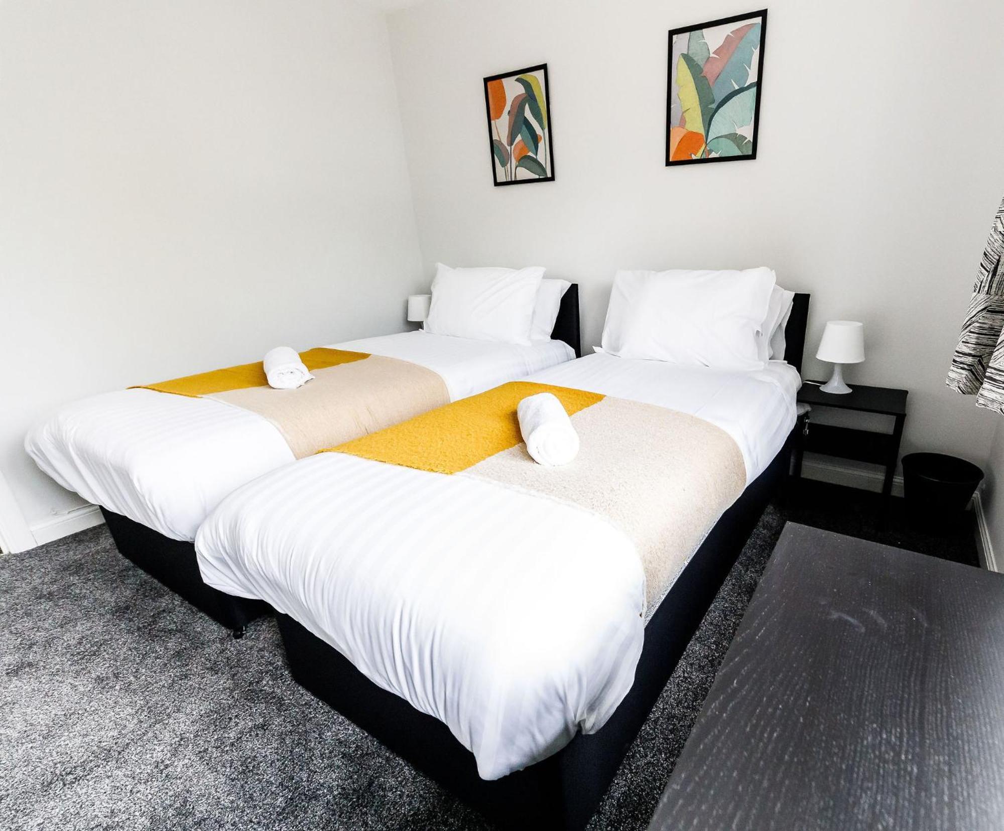 Hylton House - Spacious Home, Private Parking, Nxt To Nissan, A19, Crownworks & Stadium Of Light, Garden Apartment Sunderland (Tyne and Wear)