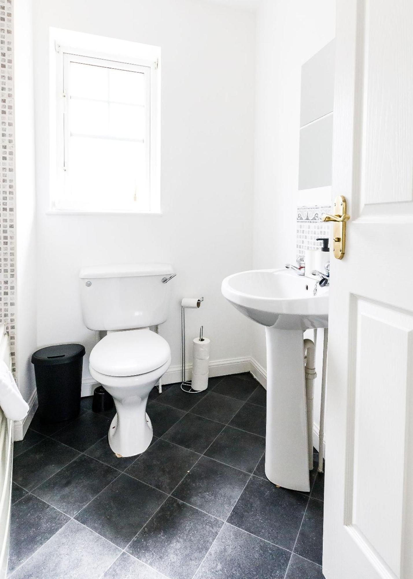 Apartment Hylton House - Spacious Home, Private Parking, Nxt To Nissan, A19, Crownworks & Stadium Of Light, Garden Sunderland (Tyne and Wear)