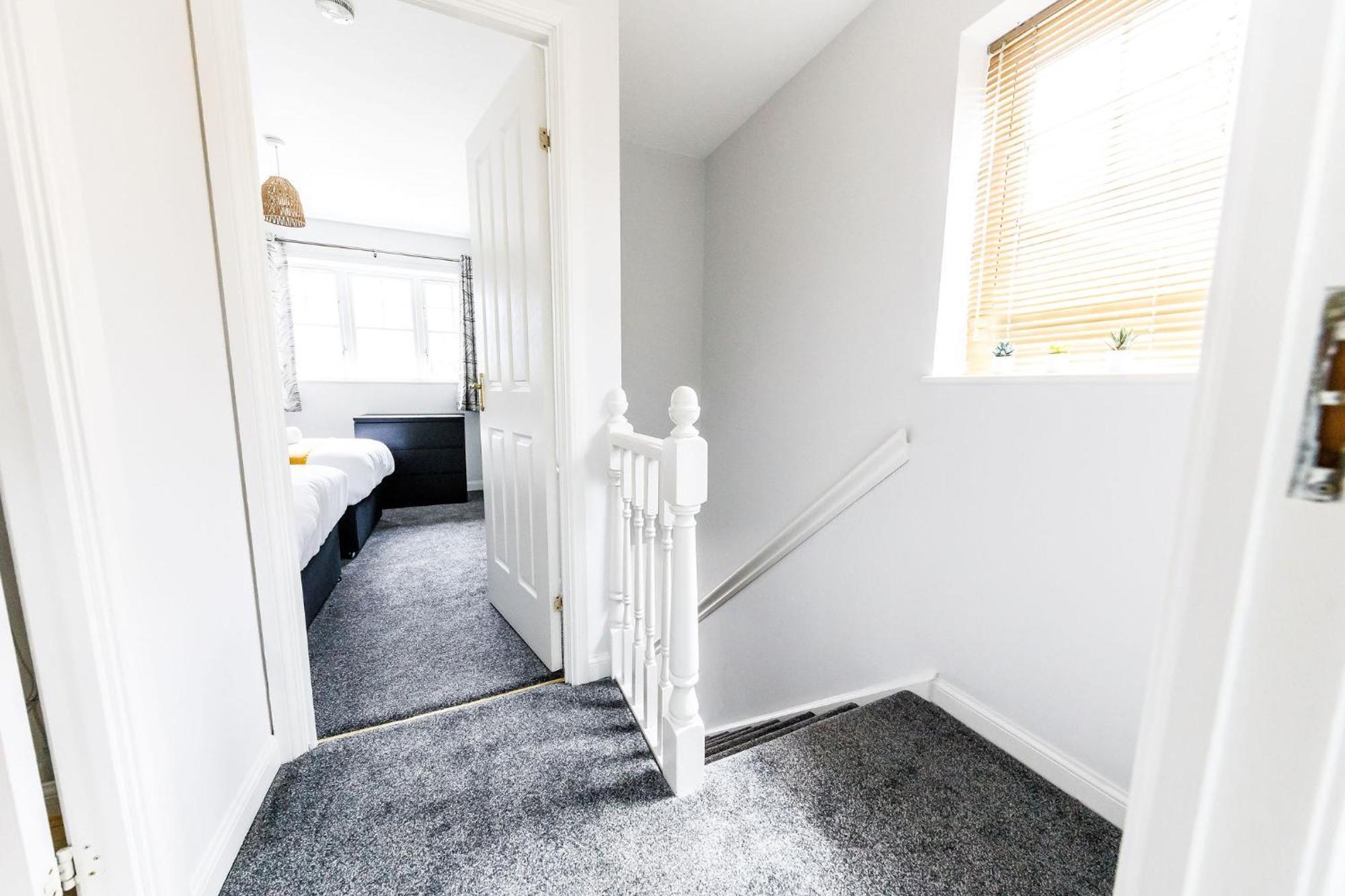 Hylton House - Spacious Home, Private Parking, Nxt To Nissan, A19, Crownworks & Stadium Of Light, Garden Sunderland (Tyne and Wear)